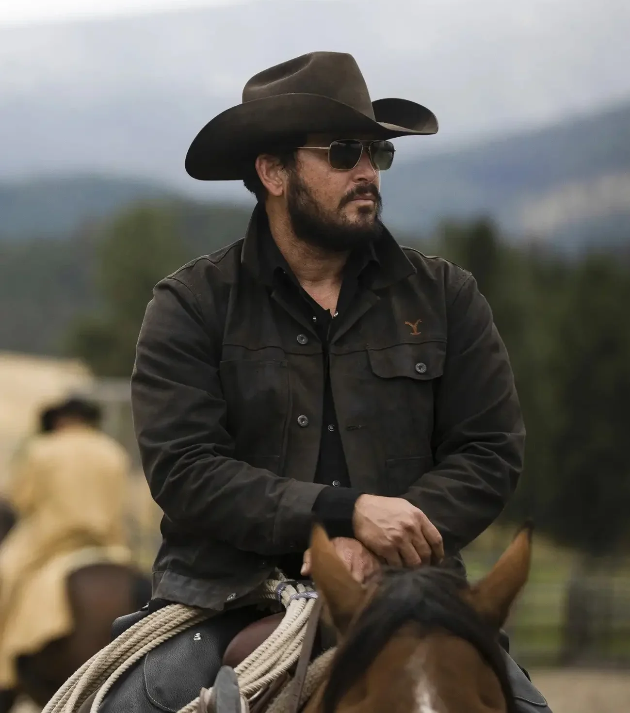 yellowstone-rip-wheeler-black-jacket