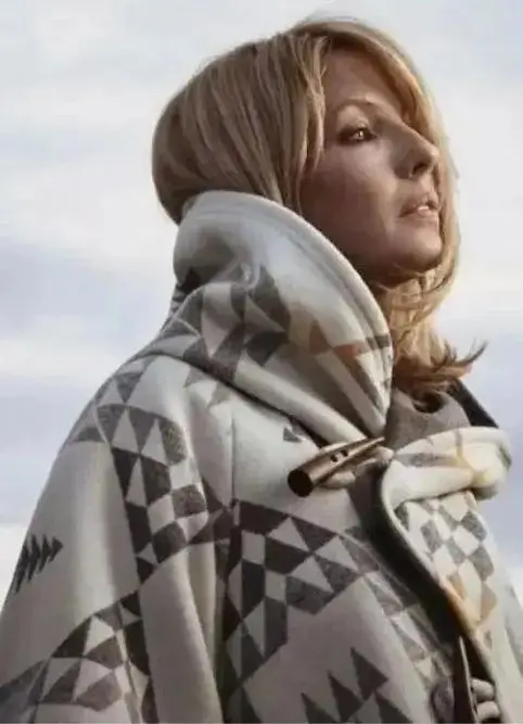 Kelly-Reilly-Yellowstone-Beth-Dutton-White-Poncho-Coat-Lee-Leather-Jackets-Display